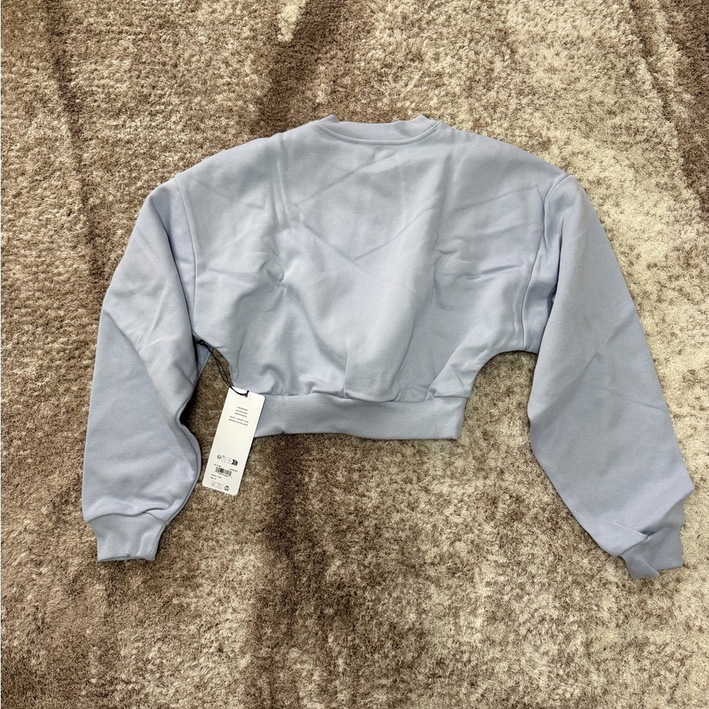 Alo Cropped Accolade Crewneck - Picture 4 of 6
